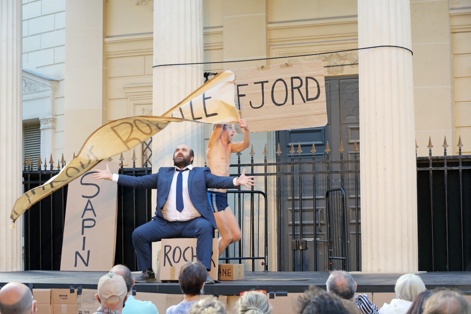 Les Gros Patinent Bien Cabaret De Carton Critique Accueil - Pierre Guillois